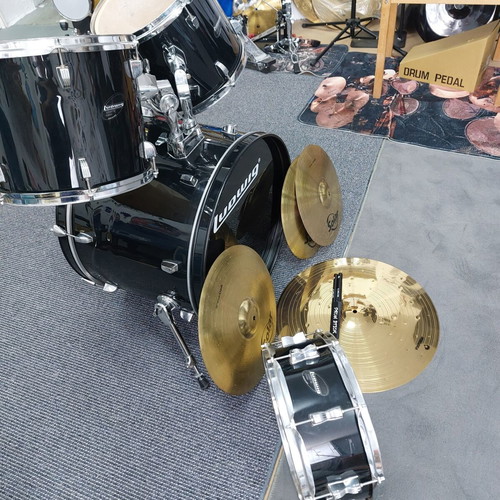 Ludwig Accent CS Combo drum set used with Sabian Solar cymbals and snare