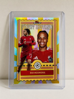Topps UEFA Rio Ngumoha RC Liverpool FC Finest Showmen 2026 κάρτα, άριστη κατάσταση
