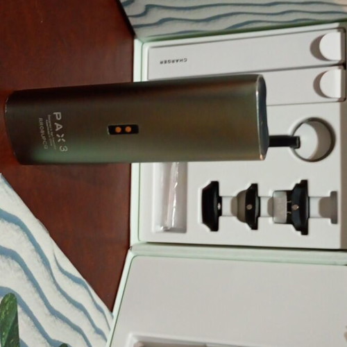 Pax 3 vaporizer like new, complete set with accessories