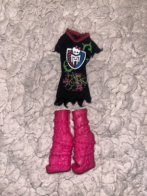 Monster High Ghoul Spirit Venus McFlytrap shoes and shirt used