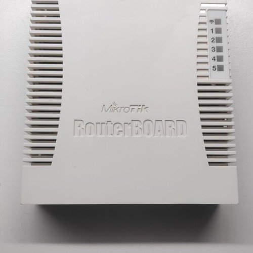 MikroTik RB951Ui-2HnD used SOHO wireless router