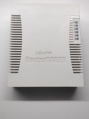 MikroTik RB951Ui-2HnD used SOHO wireless router