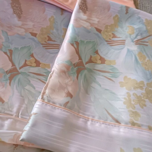 Bed Sheet Set new, shiny fabric