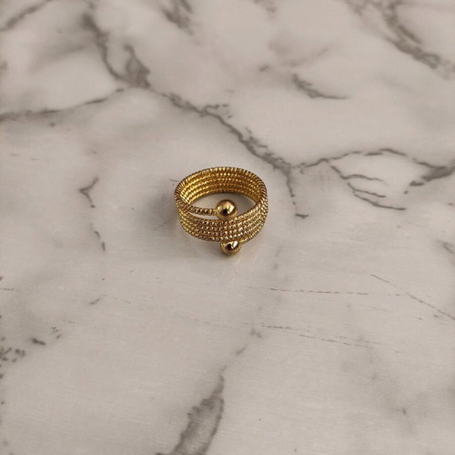 Gold spiral ring new in intense gold color
