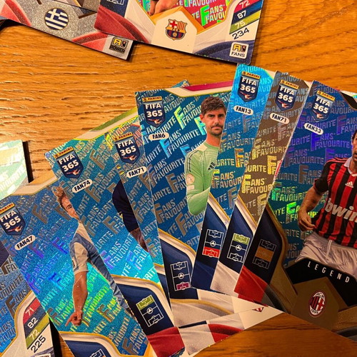 Panini 365 2026 cards like new, pack of 28, blue red fans fav, dominator, badge