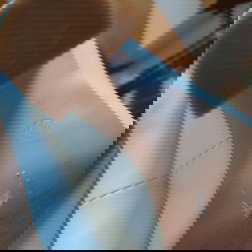 Γόβες λευκές 36 με χοντρό μεταλλικό τακούνι σε χρυσή απόχρωση αφόρετες