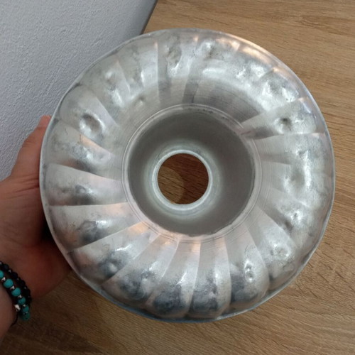 Vintage cake mold 22 cm used with marks