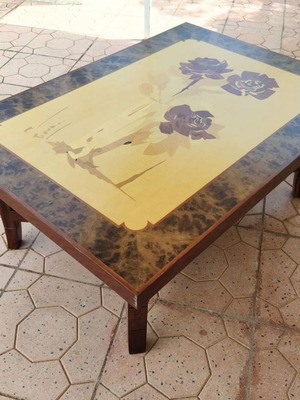 Τραπεζάκι σαλονιού διαστάσεων 115cm x 80cm σε τεχνοτροπία MARQUETRY.