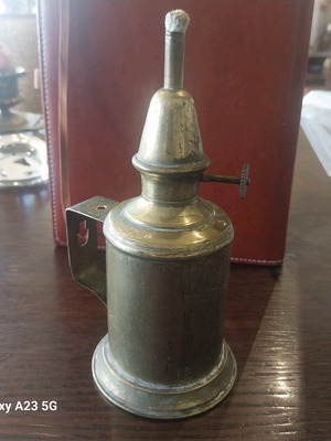 Pigeon oil lamp used, 19th century