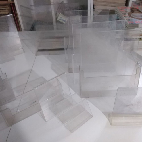 Plexiglass stands for prints and signs used, pack of 31 pieces