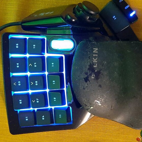 Belkin N 52 TE gamepad used with blue backlight USB