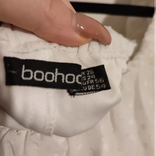 Boohoo Off-Shoulder White Blouse like new, sizes 5XL-6XL