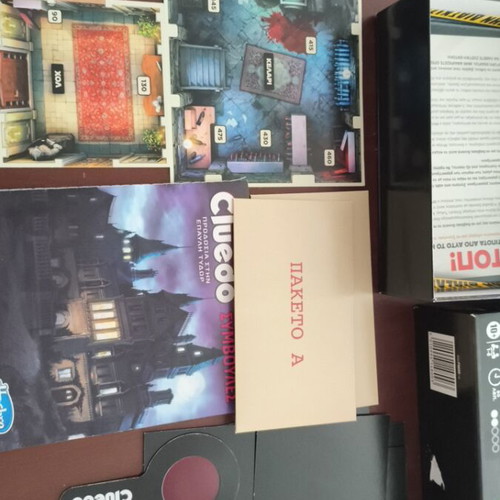 Cluedo Betrayal at Tudor Mansion board game like new