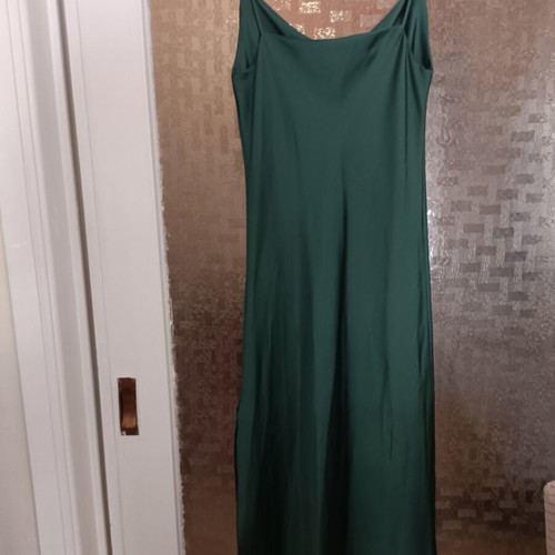 Long green women's dress satin like new size M