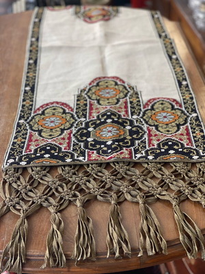 Handmade table runner like new, long embroidered