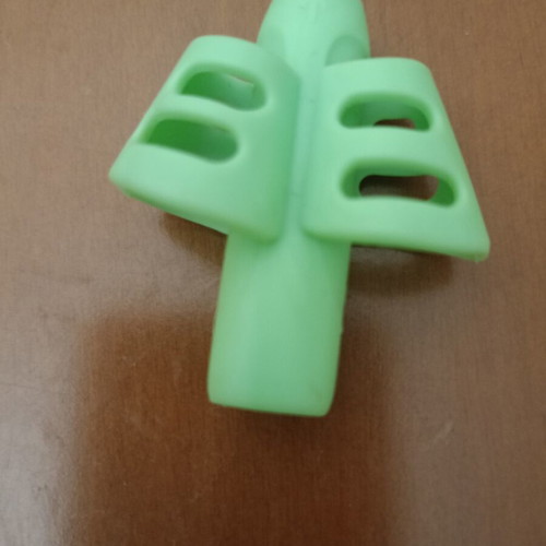 Ergonomic Silicone Pencil Grip like new, light green