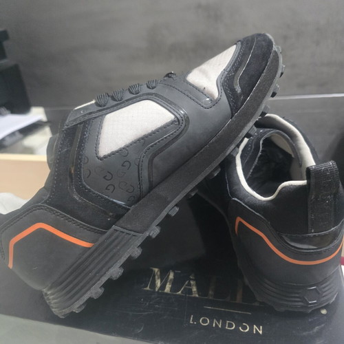 Cruyff sneakers size 42 new with glue stain