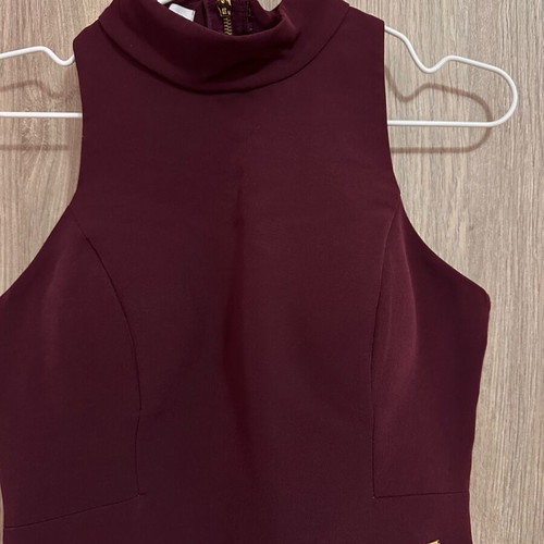 Bsb medium like new, burgundy with built-in cups