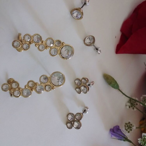 Avon earrings set like new, gold color