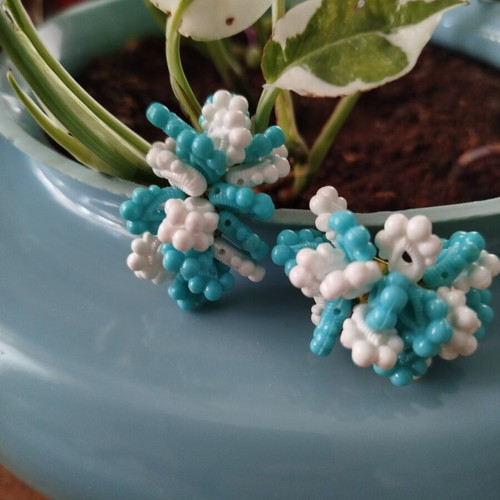 Vintage Cluster Earrings 60's Like New Turquoise Blue White