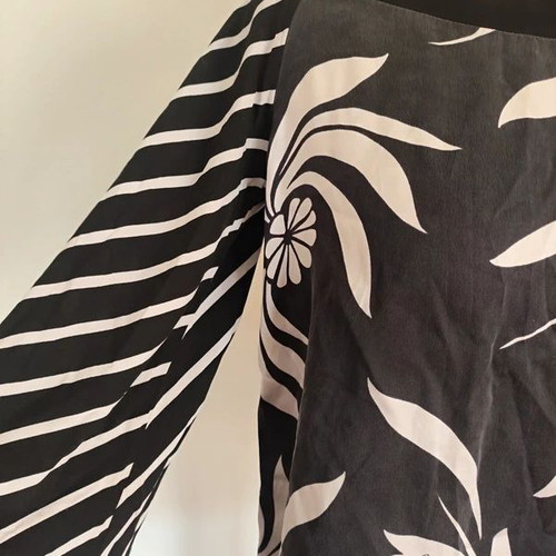 Tricot Design Black and White Top size S like new, silk and viscose