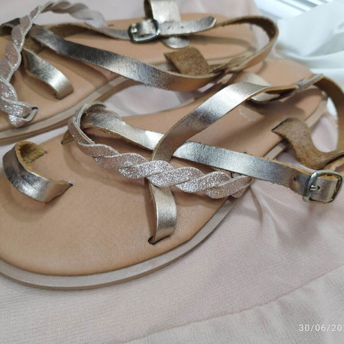 J&C Rose Gold Leather Sandals like new, flat sole