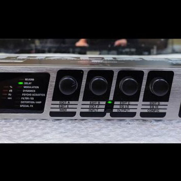 Behringer FX2000 3D Multi-engine Effects Processor like new