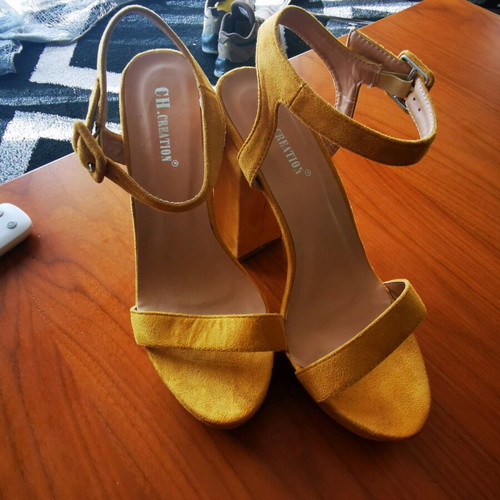Suede yellow sandal new size 39