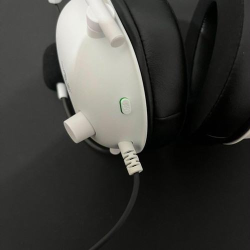 Razer BlackShark V2 X headphones like new, surround audio, wired