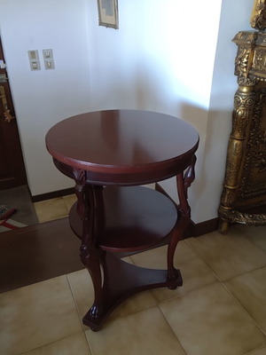 Round wooden table used, height 71 cm, width 47.5 cm, with vase gift
