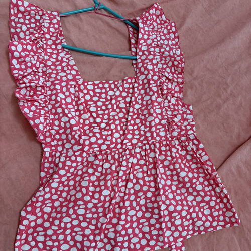Summer top like new, white and pink, one size