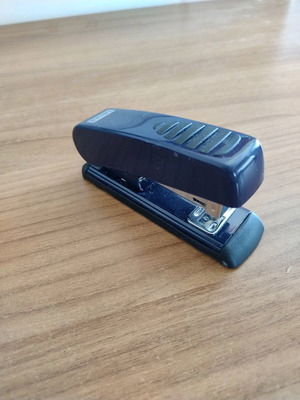 Hand Stapler K104 CodeT15 like new
