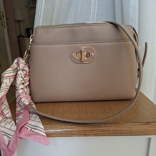 Carpisa bag like new, beige with gold details