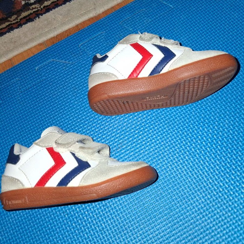 Hummel sports shoes size 20 like new, leather