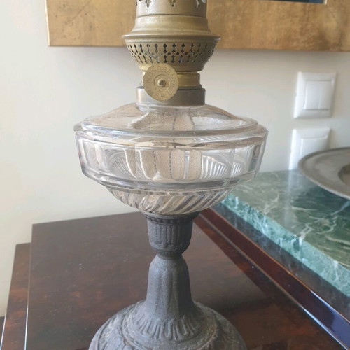 Vintage lamp like new, antimony base, fully functional