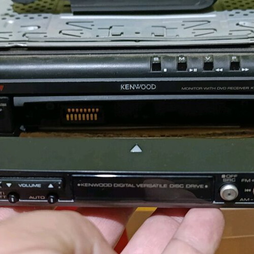 Kenwood 1DIN screen like new with remote control