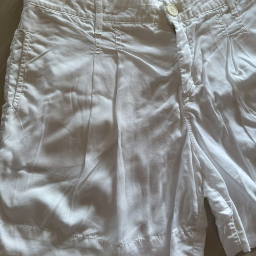 Sarah Lawrence white cotton shorts XL, pleated summer style, like new