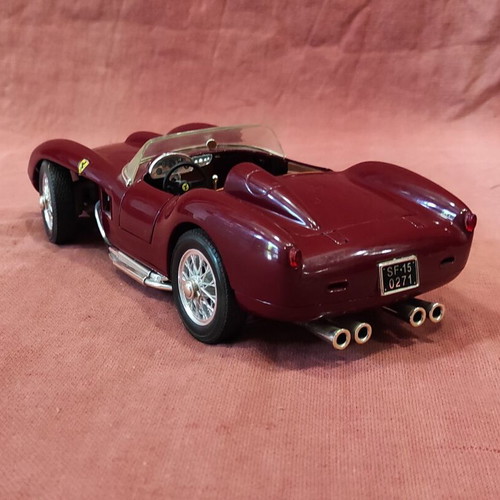 Ferrari 250 Testa Rossa 1958 metal model scale 1:18 new