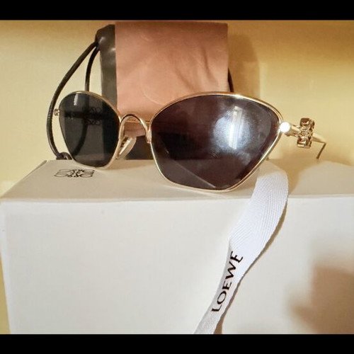Loewe Anagram LW40115U sunglasses, gold metal frame, cat-eye hexagonal