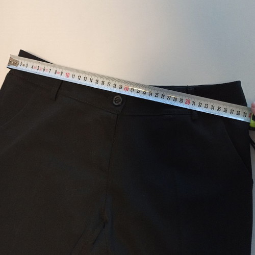 Low-rise pants in very good condition, size Large