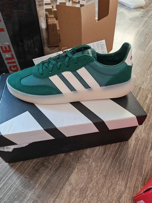 Adidas Barreda Decode Sneakers new, size 46, dark green and white