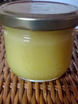 Natural beeswax cerate with propolis and essential oils
