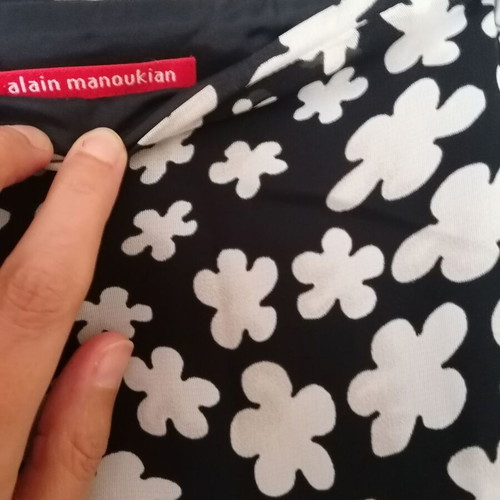 Alain Manoukian skirt L new with inner lining, pleated fabric