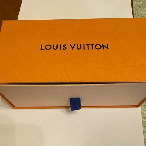 Louis Vuitton sunglasses like new, black