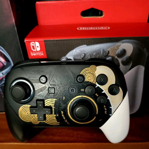 Nintendo Switch Pro Controller Zelda Tears of the Kingdom like new