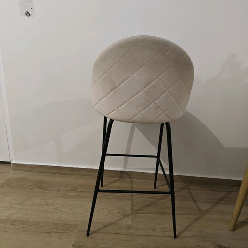 Bar stools cream with quilted back like new, set of 2