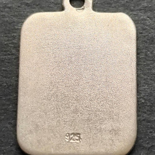 Silver pendant 15 like new, silver color