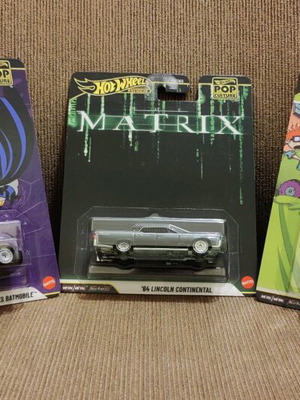 Hot Wheels set 3 like new (Rugrats, Batman, Matrix)