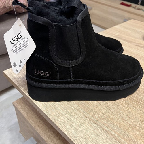Ugg Australia boots new, black