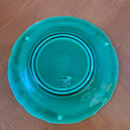 Wedgwood Majolica antique plates like new, set of 2